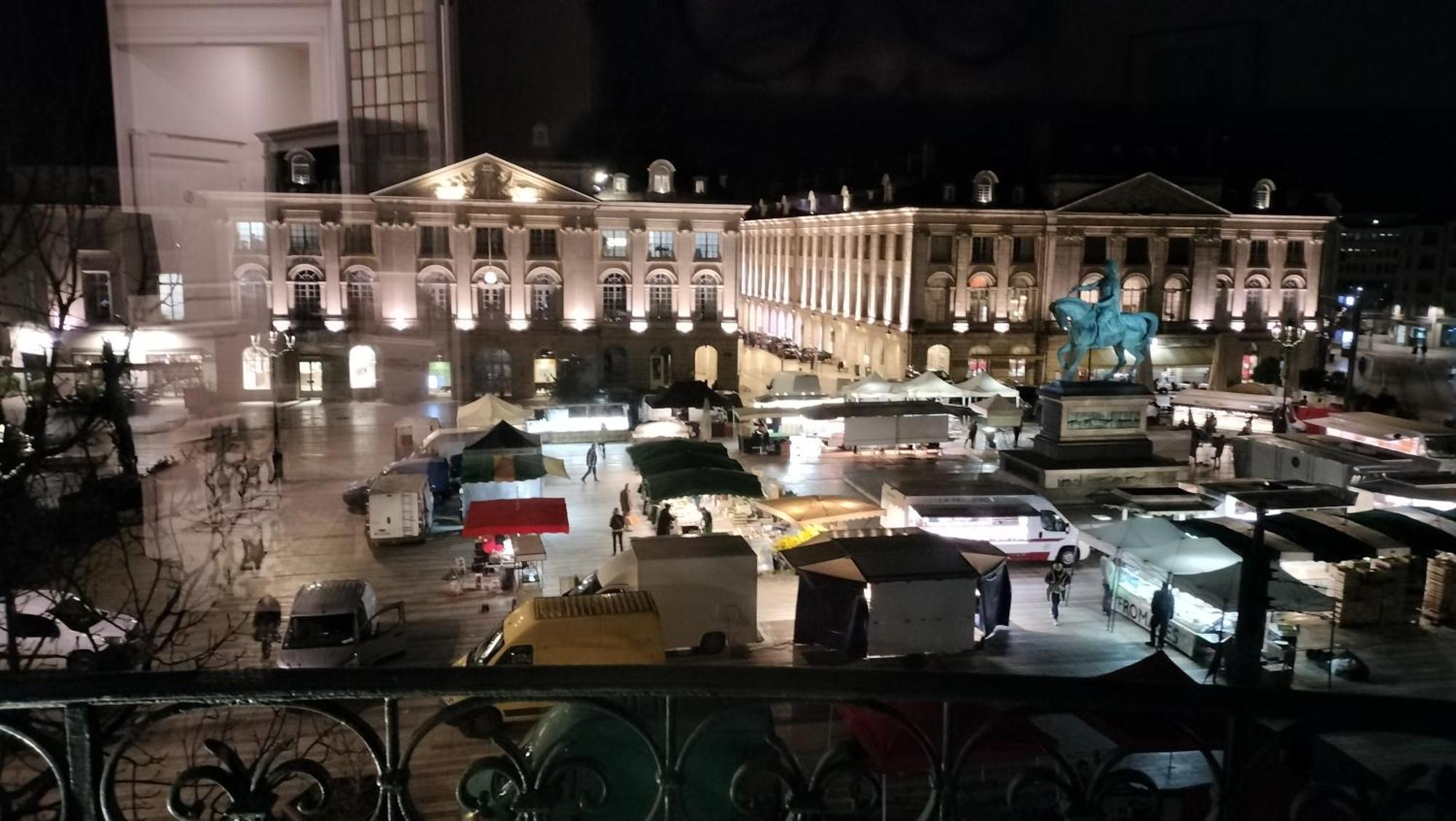 Appartement F3 au balcon de la Place du Martroi Orléans Extérieur photo